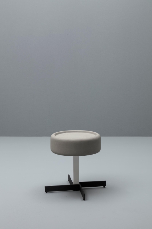 E-STYLO Tavolino moderno e versatile, ideale per completare l’arredamento di soggiorni, salotti, camere da letto e uffici,  Ø.42cm X  Ø.42cm H. 52cm