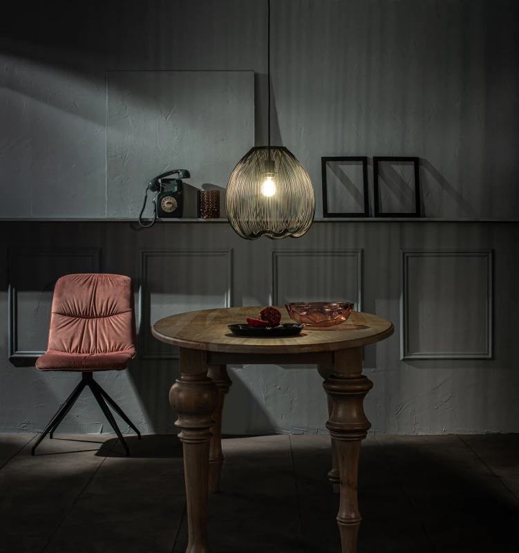 E-STYLO Lampada a sospensione nera realizzata in filo metallico, perfetta per chi desidera un arredo moderno e dal carattere industriale, 35cm X 35cm H. 150cm