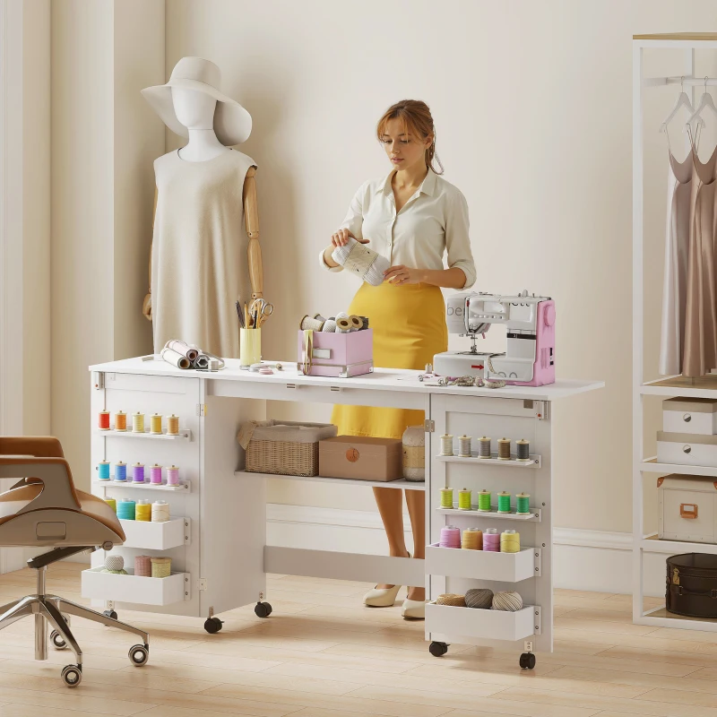 HOMCOM Table de couture pliante, meuble couture à roulettes, 2 portes magnétiques, 4 bacs, 20 crochets, 160x40x81,5cm, blanc