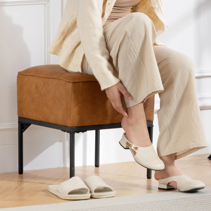 HOMCOM Repose-pieds Salon Tabouret Bas Tapissé en PU avec Pieds en Acier Rembourrage Épais Ottomane pour Canapé Marron