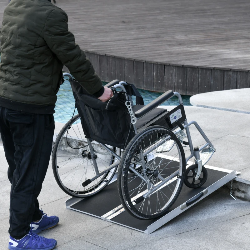 HOMCOM Rampe de Fauteuil Roulant Rampe de Chargement Rampe d'accès antidérapante Pliable avec Bordures de sécurité Max. 270 Kg dim. 91L x 72l x 5H cm alu. Noir