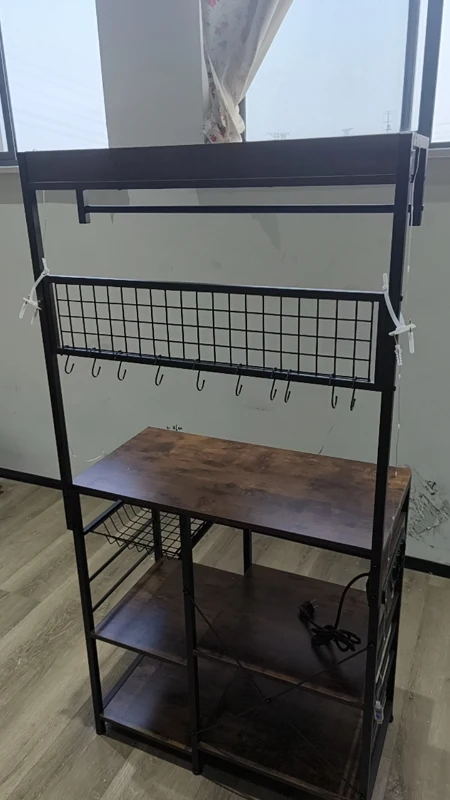 HOMCOM Küchenregal mit drei Steckdosen und LED-Beleuchtung, industriell, mit Mikrowellenablage 80x42x162 cm Rustikbraun