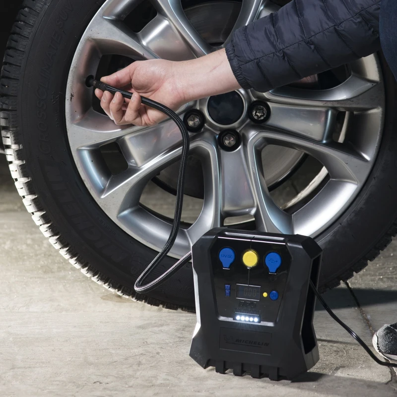 Compresseur programmable 12V de 0.05 bars a 7 bars - MICHELIN -  Programmable - voiture, moto, vélo, ballons, matelas pneumatiques