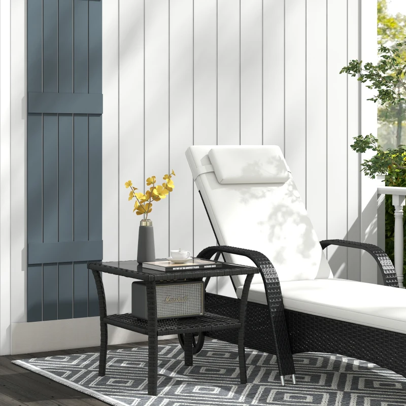 Outsunny Mesa de jardín de poliratán, 50 x 50 x 45 cm, mesa auxiliar resistente a la intemperie para 4 personas, cuadrada con balda y tablero de vidrio