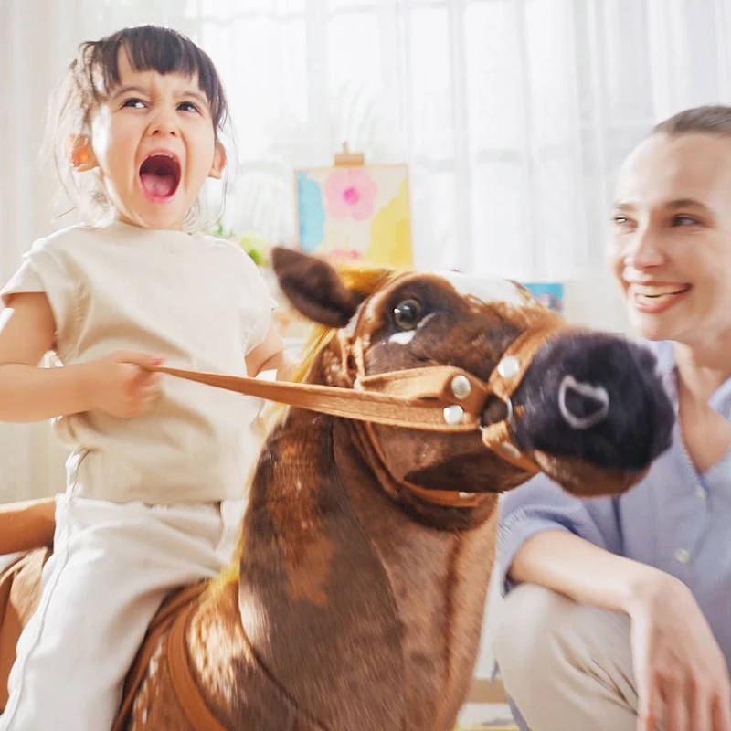 HOMCOM Cavallo a Dondolo per Bambini 2+ Anni con Nitrito, Sella e Staffe, in Peluche e Metallo, 85x28x60 cm, Marrone