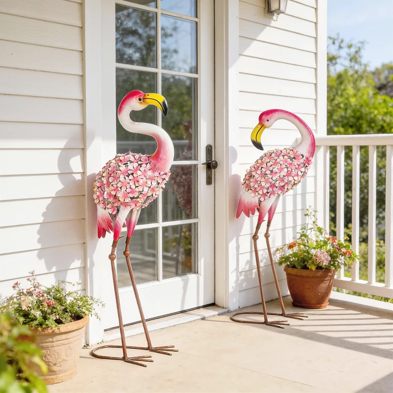Outsunny Conjunto de 2 Estátuas de Flamingo para Jardim, Pássaros Metálicos com Penas Florais, Esculturas de Pé com Âncoras de Solo, Vermelho