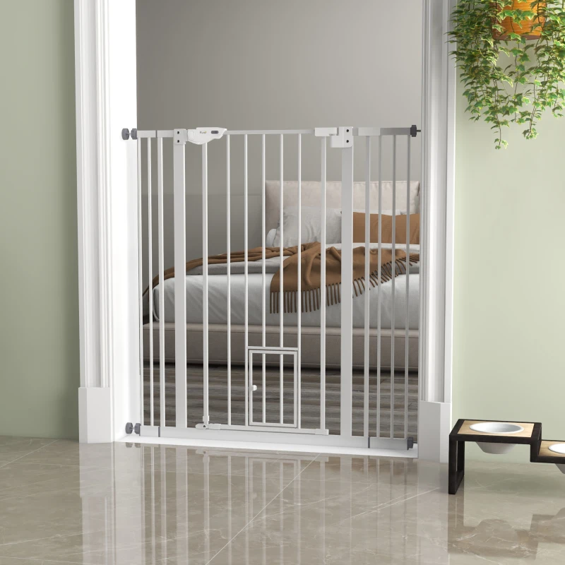 PawHut Zabezpieczenie drzwiowe, zabezpieczenie schodowe bez wiercenia, z drzwiami dla psów i kotów, zabezpieczenie dla zwierząt, 74-101 cm, z automatycznie zamykanymi podwójnymi zamkami, stal, biały