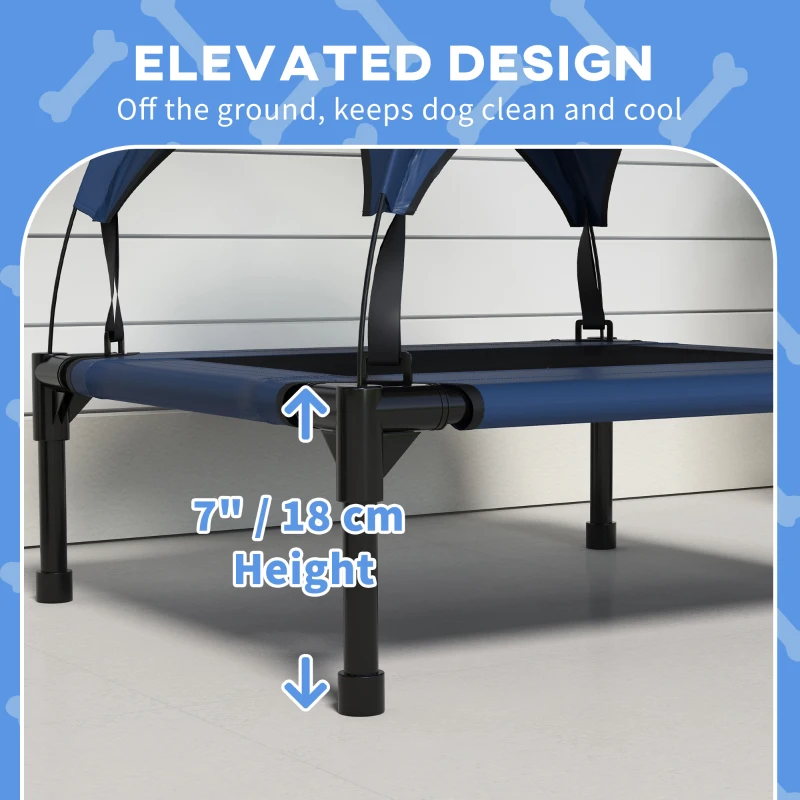 Podwyższone legowisko dla psa z daszkiem, na zewnątrz