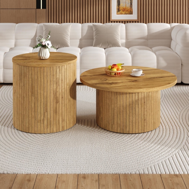 Set di 2 tavolini rotondi da salotto con pannelli a listelli verticali in legno e angoli arrotondati, 75x75x36 cm/50x50x50,5 cm, color legno