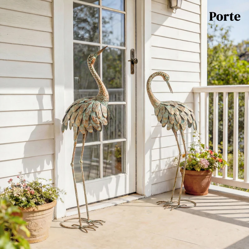 Outsunny Lot de 2 Statues de Jardin, Sculpture de Héron en Métal, Statues d'oiseaux 91/95cm, pour Cour, Étang, Terrasse, or/bleu