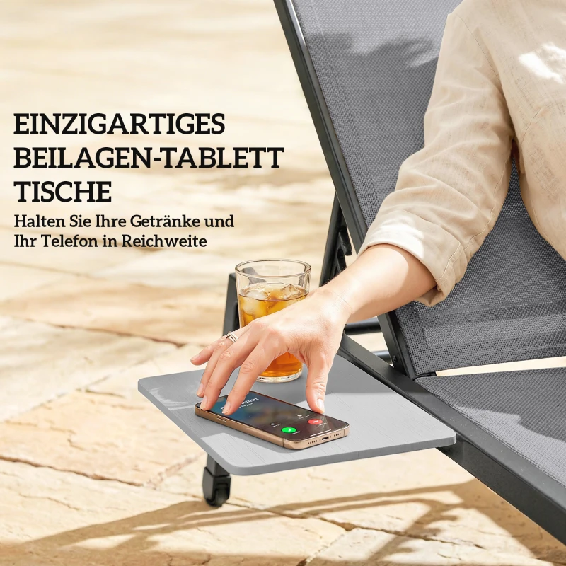 Outsunny 2-delige set tuinligbedden met 5-voudig verstelbare rugleuning, zijtafel, 2 wielen, antislipvoetjes, grijs