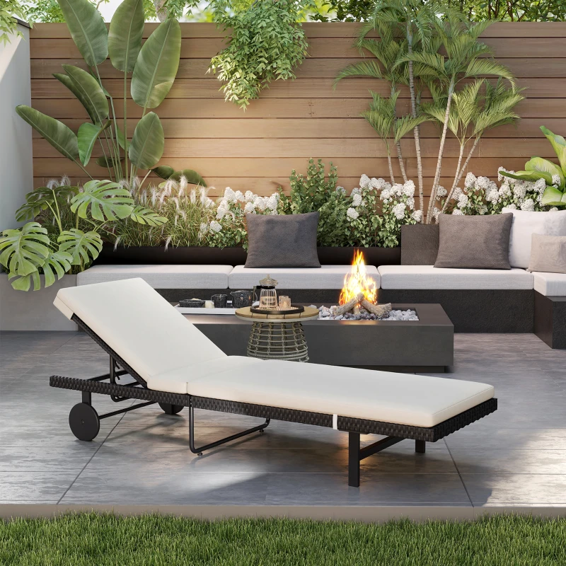 Outsunny Bain de soleil chaise longue avec coussin en résine tressée inclinable avec roulettes, 198 x 65 x 85 cm, crème