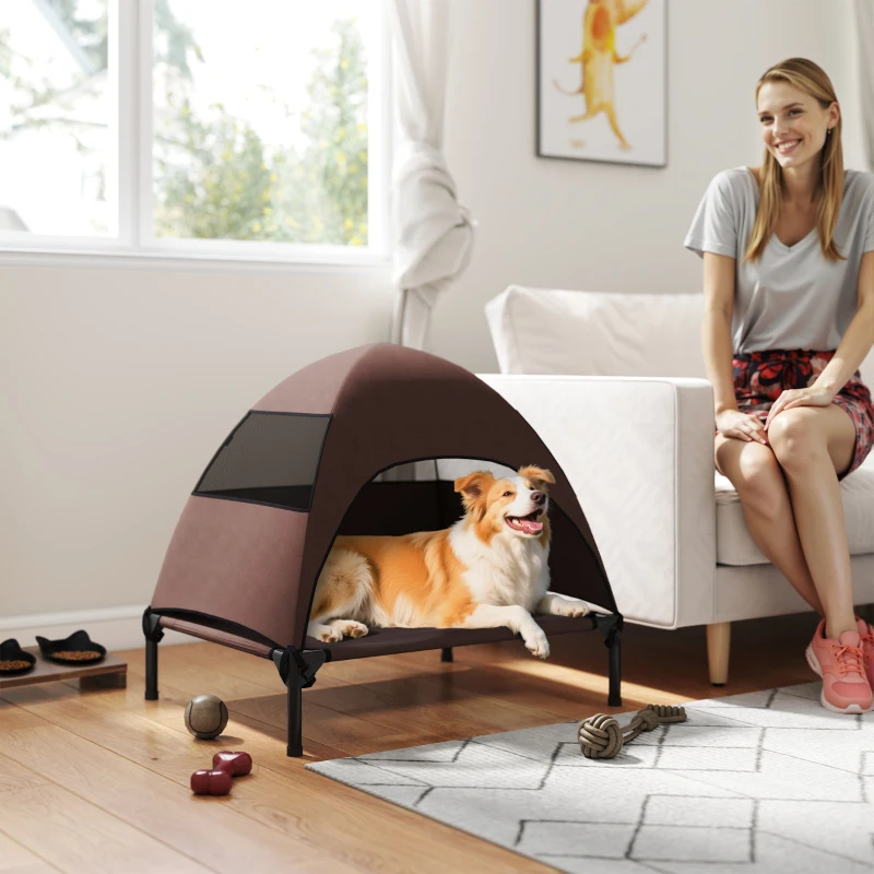 PawHut Buitenhondenligplaats met Dak, Verhoogd Hondenbed voor Middelgrote Honden, 76 x 61 x 71cm, Koffie