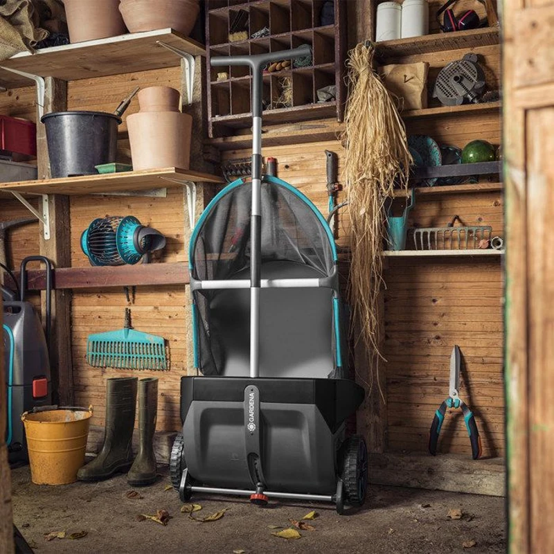 Ramasse-feuilles GARDENA - 3565-20 | Largeur travail: 49cm, Bac 90L, Collecteur de feuilles, Balayeuse