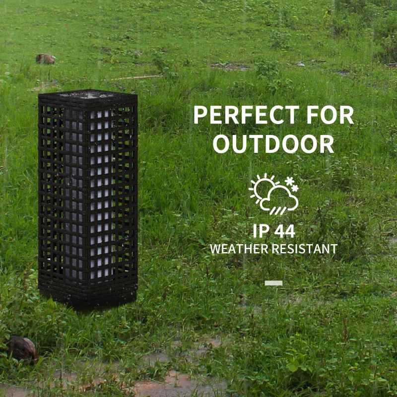 Outsunny Lampa solarna, lampa ogrodowa z rattanu, wodoodporna lampa ścieżkowa z czujnikiem światła, automatyczna lampa ogrodowa LED, lampa zewnętrzna na balkon, stal, czarny, 15,5 x 15,5 x 46 cm