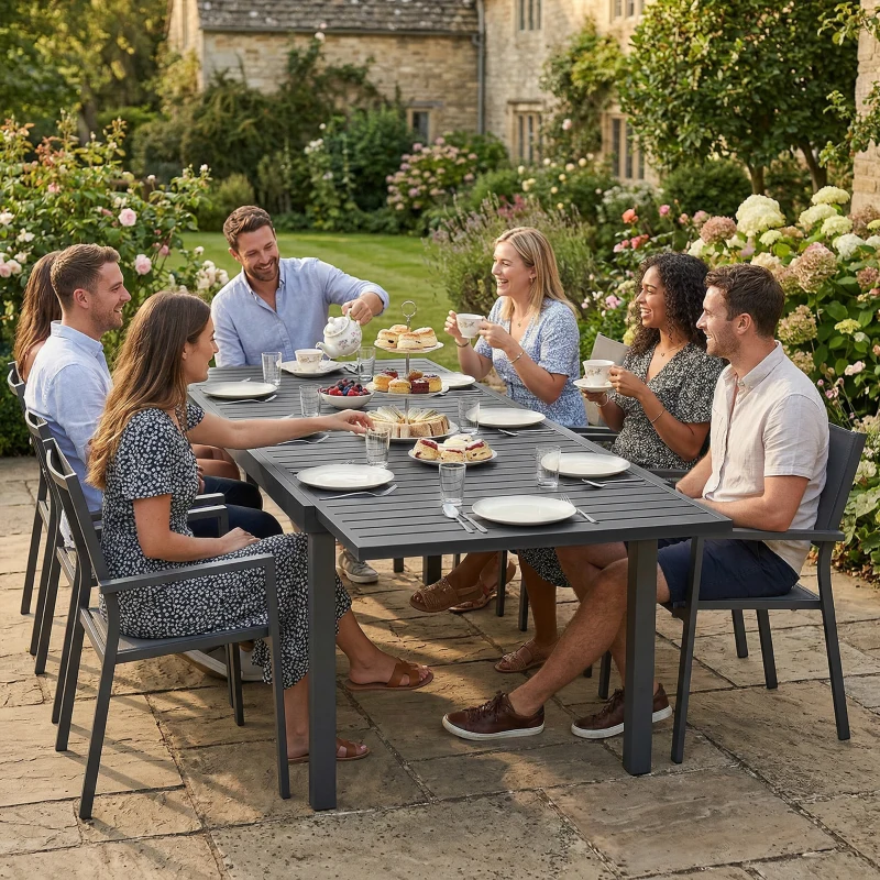 Outsunny Tavolo da Giardino Estensibile con Piano a Doghe per 6-8 Persone, da Pranzo in Alluminio, 150/225x85x75 cm, Grigio Scuro