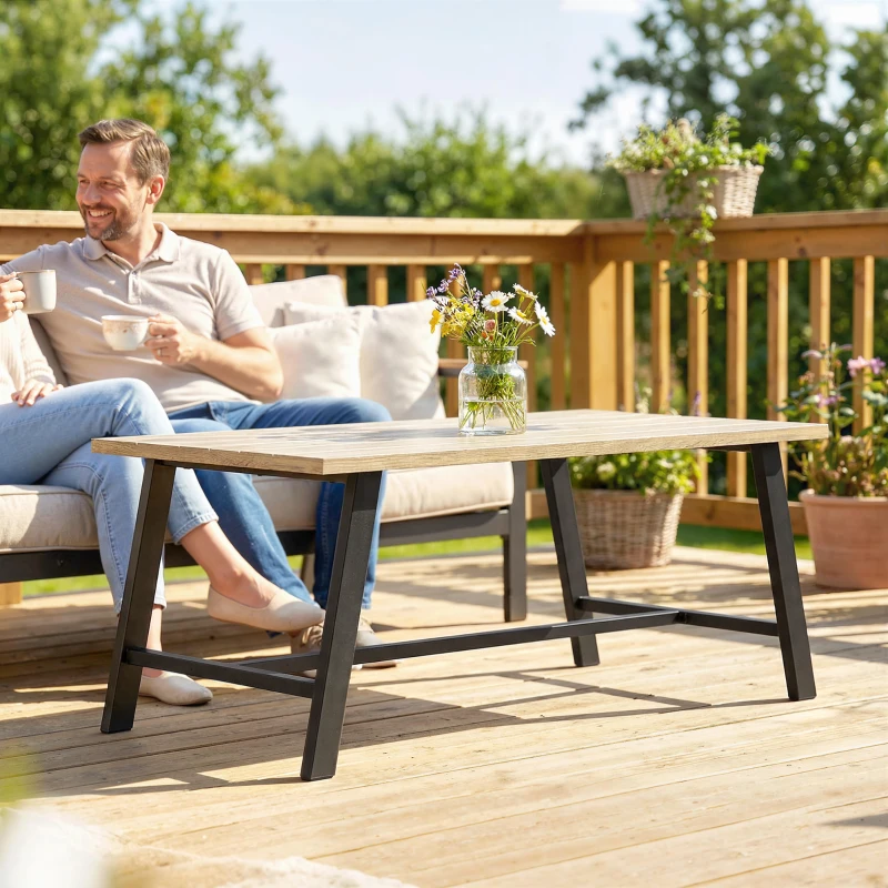 Outsunny Mesa baja de exterior, mesa auxiliar rectangular de metal con tablero efecto madera, 100 x 55 cm, Marrón