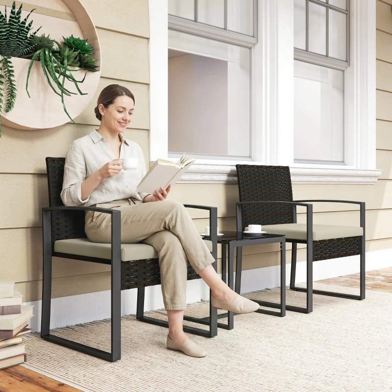 Outsunny Conjunto de jardín exterior de ratán PE para 2 personas, mesa de jardín con 2 sillas, sobre de vidrio templado, marrón