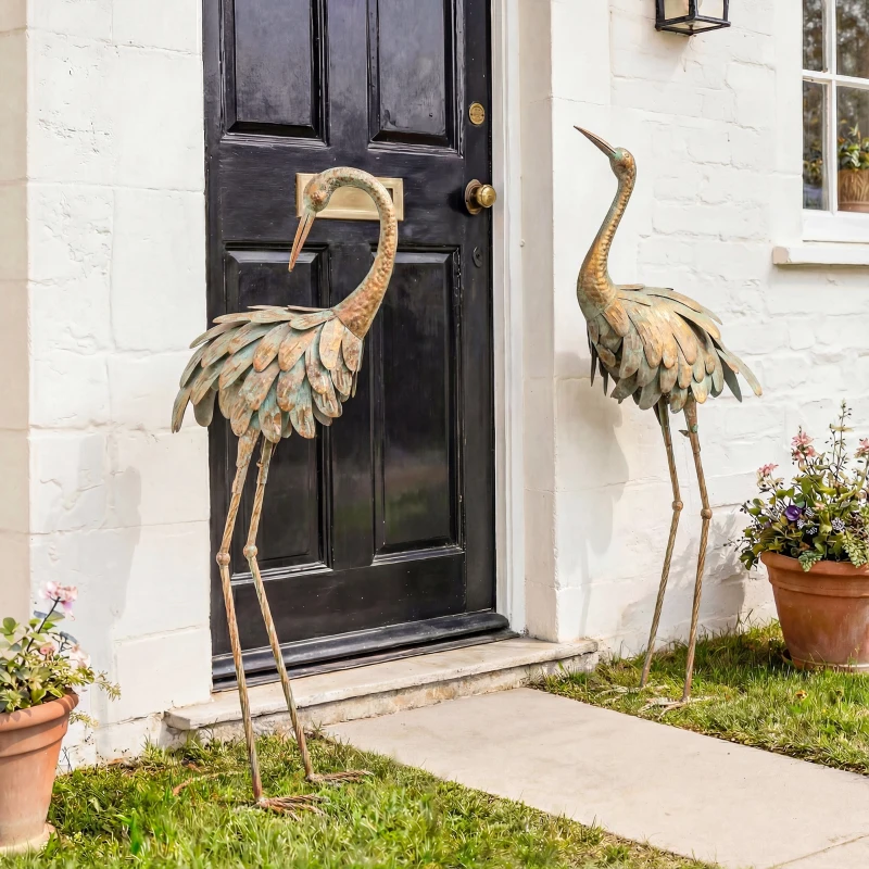 Outsunny Lote de 2 Estatuas de Jardín, Escultura de Garza en Metal, Estatuas de Aves 91/95cm, para Patio, Estanque, Terraza, oro/azul