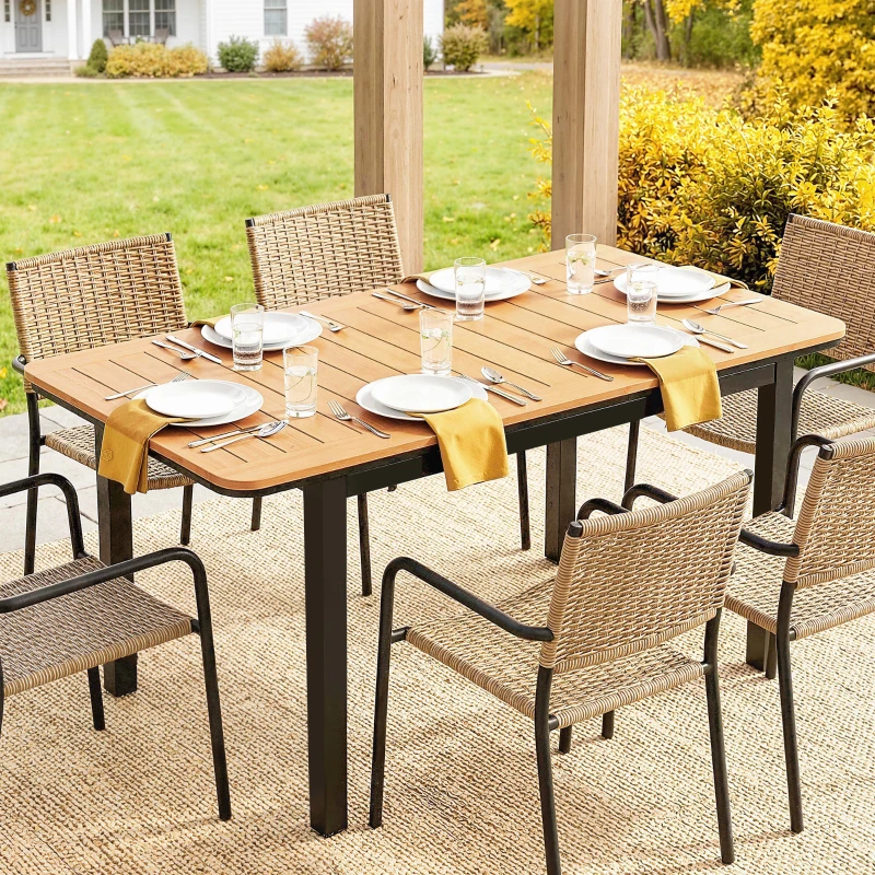 Outsunny Gartentisch für 6 Personen, 127 x 70 cm, Gartentisch mit Lattenplatte aus Holz-Kunststoff, Metallgestell