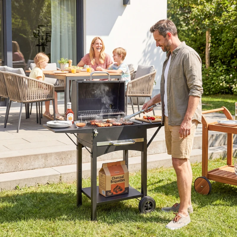 Outsunny Barbecue a Carbone con 2 Ripiani Laterali, Termometro, Coperchio e Ruote, 110x46.5x101 cm, Nero