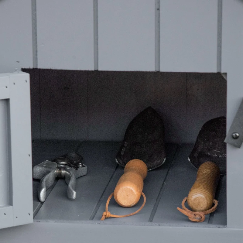 Outsunny Armadio da giardino con vano legna e porta bloccabile, 129x51,5x180 cm, Grigio