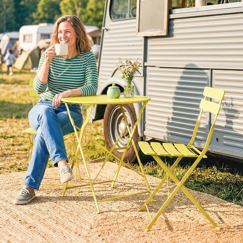 Outsunny Conjunto de Bistrô de Jardim 3 peças Dobrável Mesa Bistrô com 2 Cadeiras Assento em Ripas Pernas em X Duplas Amarelo