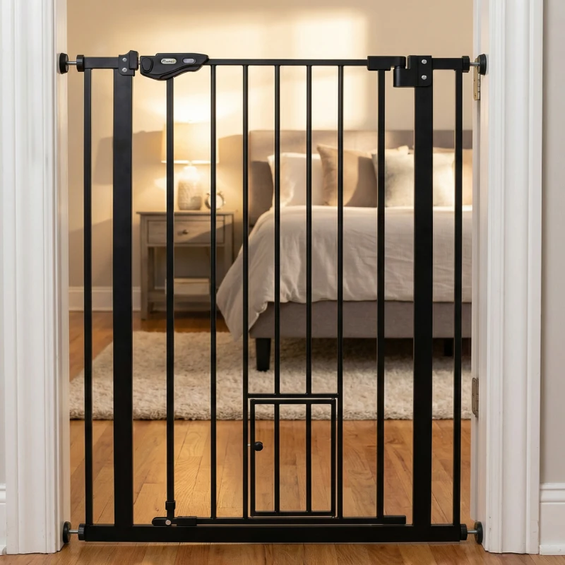 PawHut Cancellino per Cani Regolabile Alto con Porta Piccola e Chiusura Automatica, 74-80x104cm, Nero