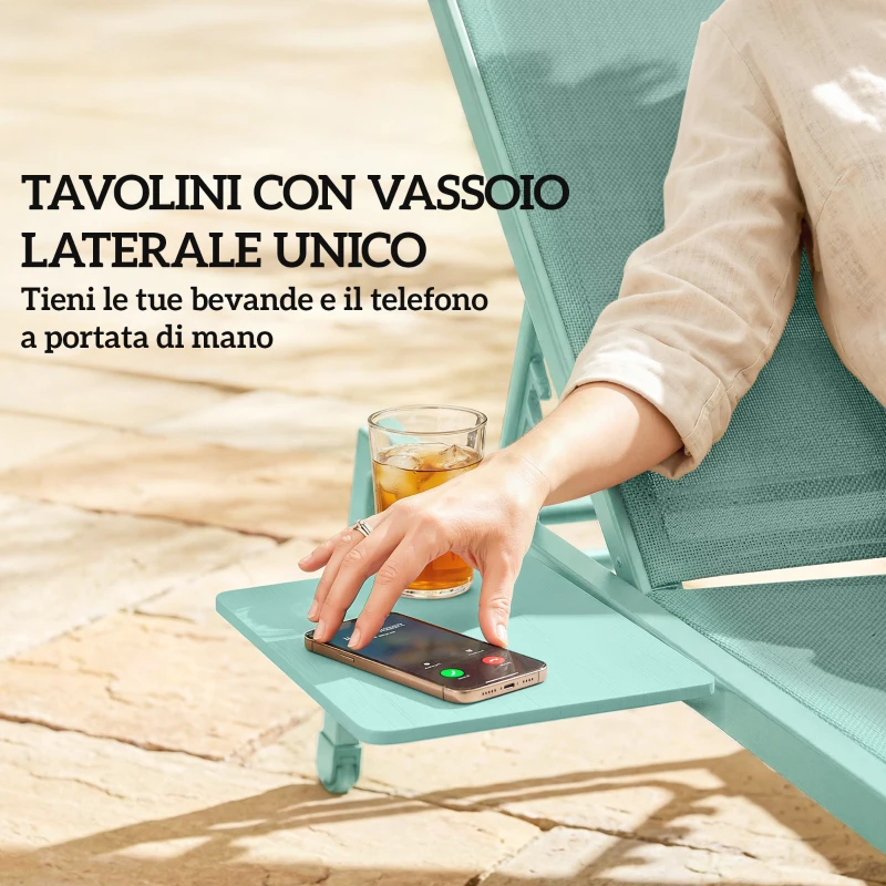 Outsunny Set 2 Lettini Prendisole Regolabili in 5 Posizioni con Tavolino Laterale e 2 Ruote, in Metallo e Poliestere, Verde