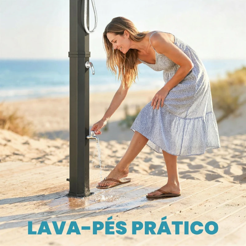 Outsunny Duche Solar de Jardim 60 L com Chuveiro de Mão Torneira para Pés Água Fria e Quente até 60 °C Ligação a Mangueira 21,8x18,2x227 cm Preto