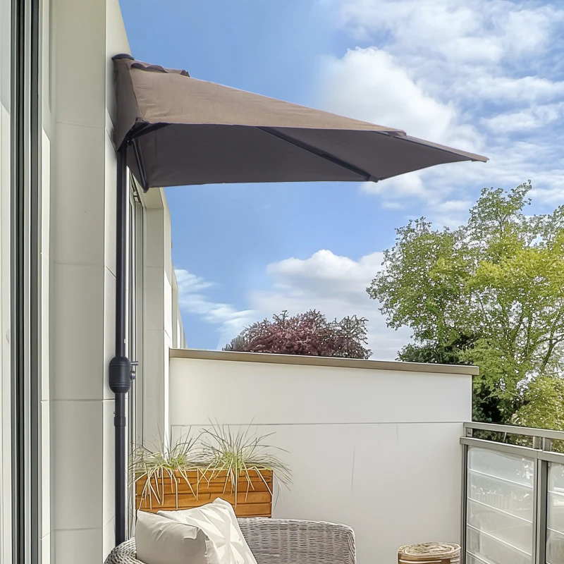 Outsunny Demi-parasol 2,7 x 1,4 m parasol de balcon ouverture fermeture manivelle, 5 entretoises métal, polyester 180 g/m², café