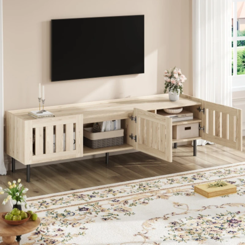 Mobile basso con ante a lamelle, foro passacavi e gambe in metallo, 160x40x47 cm, Color legno