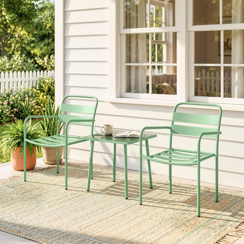 Outsunny Conjunto bistrô de jardim 3 peças - mesa baixa com tampo em vidro temperado e 2 cadeiras em ripas, estrutura em aço galvanizado, verde