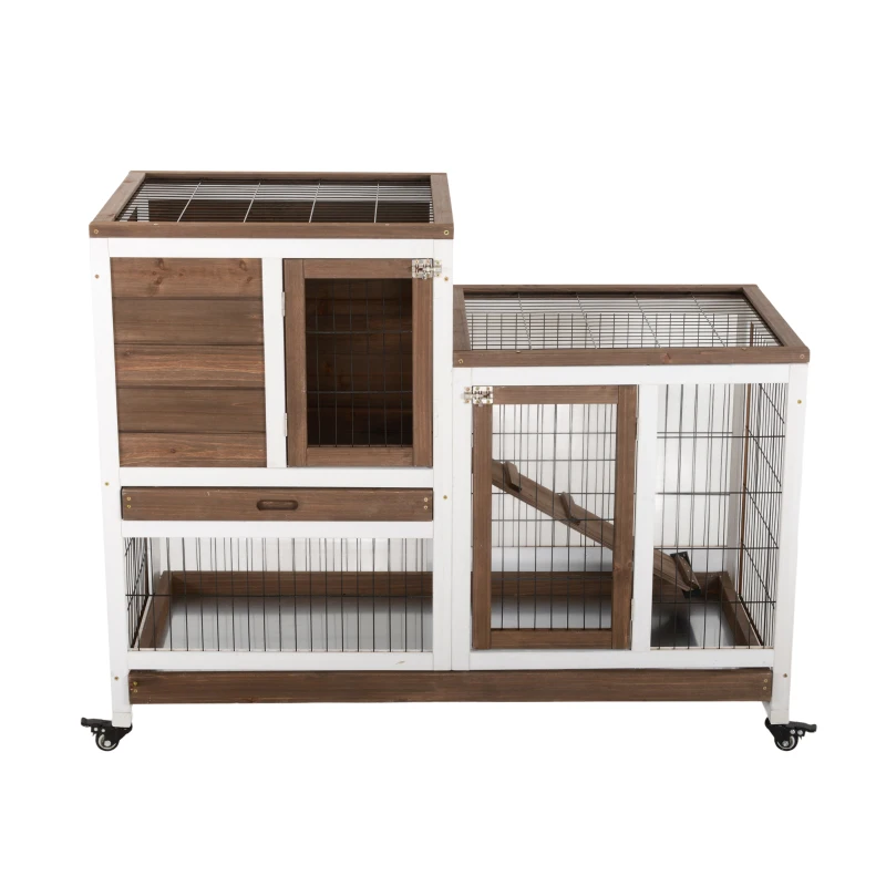 PawHut Cusca pentru iepuri din lemn cu roti, tavi detasabile si casa pentru iepuri cu rampa, 110x50x86cm, maro si alb