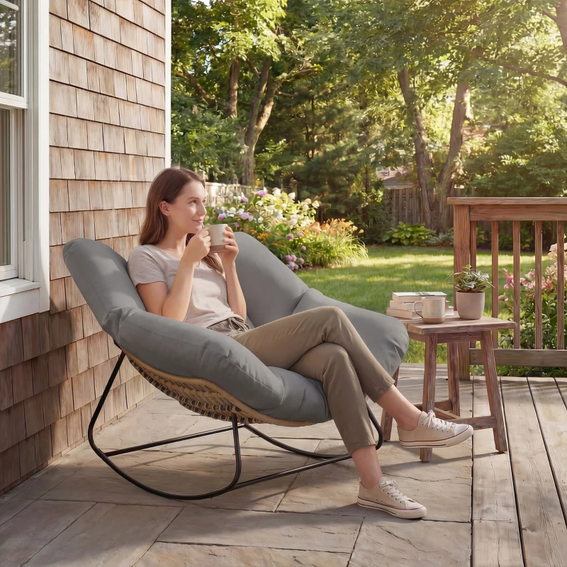 Outsunny Sedia a Dondolo da Interni ed Esterni con Seduta Extra Larga da 60 cm e Cuscino Imbottito, Grigio