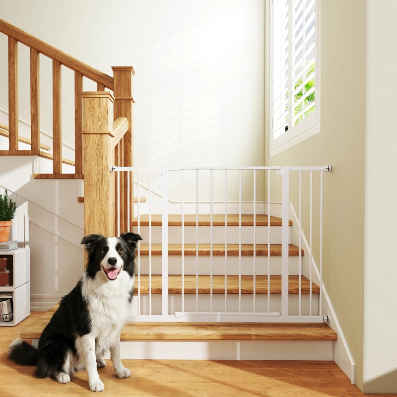 PawHut Barrera de Seguridad Extensible para Puertas y Escaleras para Perros y Bebé, Barrera para Mascotas, Ajuste a Presión, Apertura con Una Sola Mano, 2 Extensiones 15/10 cm, 76-107x76 cm, Blanco
