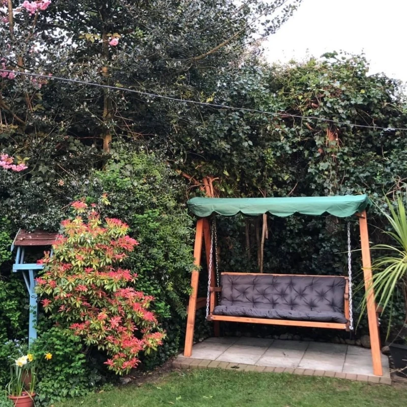 Outsunny 3-Seater Pinewood Swing Chair-Green