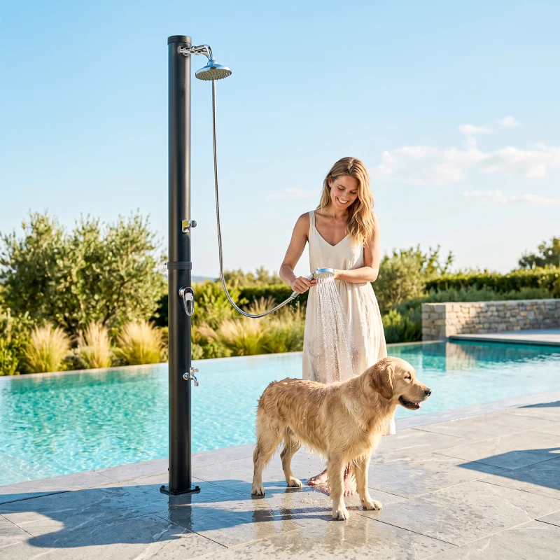 Outsunny Duche Solar Jardim 20L com Cabeça de Ducha de Mão Torneira para Pés e Temperatura Ajustável Máx. 60 °C Preto