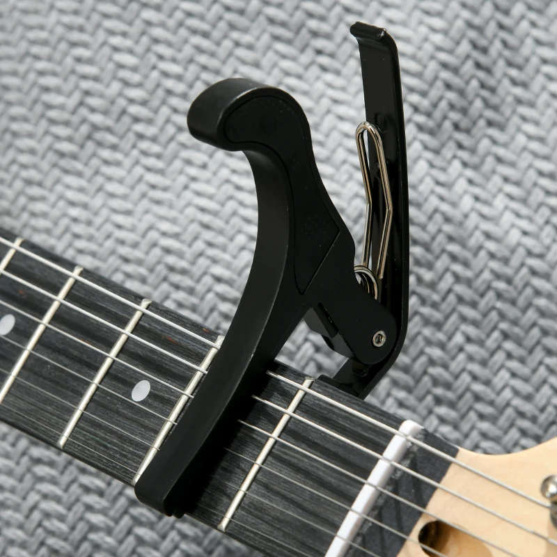 SPORTNOW Kit Guitarra Eléctrica de Iniciación con Amplificador 15W Afinador Digital Cuerdas Correa 3 Púas y Funda Negro