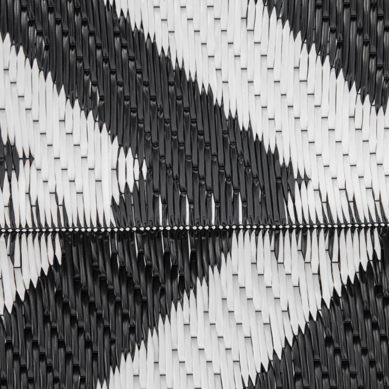 Outsunny Outdoor Rug Reversible Mat Plastic Straw Rug Portable RV Camping Mat for Garden Deck Picnic Indoor, 121 x 182 cm (4 x 6 ft), Black & White