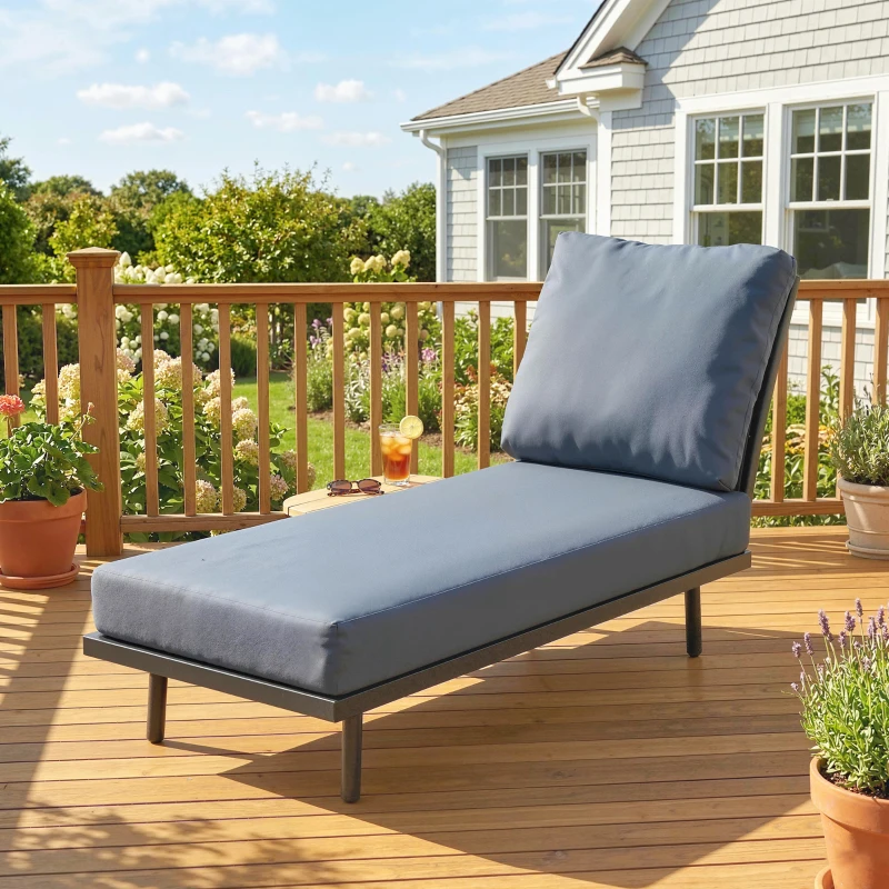 Outsunny Chaise Longue de Jardin avec Coussins Lavables en Oléfine et Étagère Latérale, Cadre en Métal, 58x137x75cm, Gris