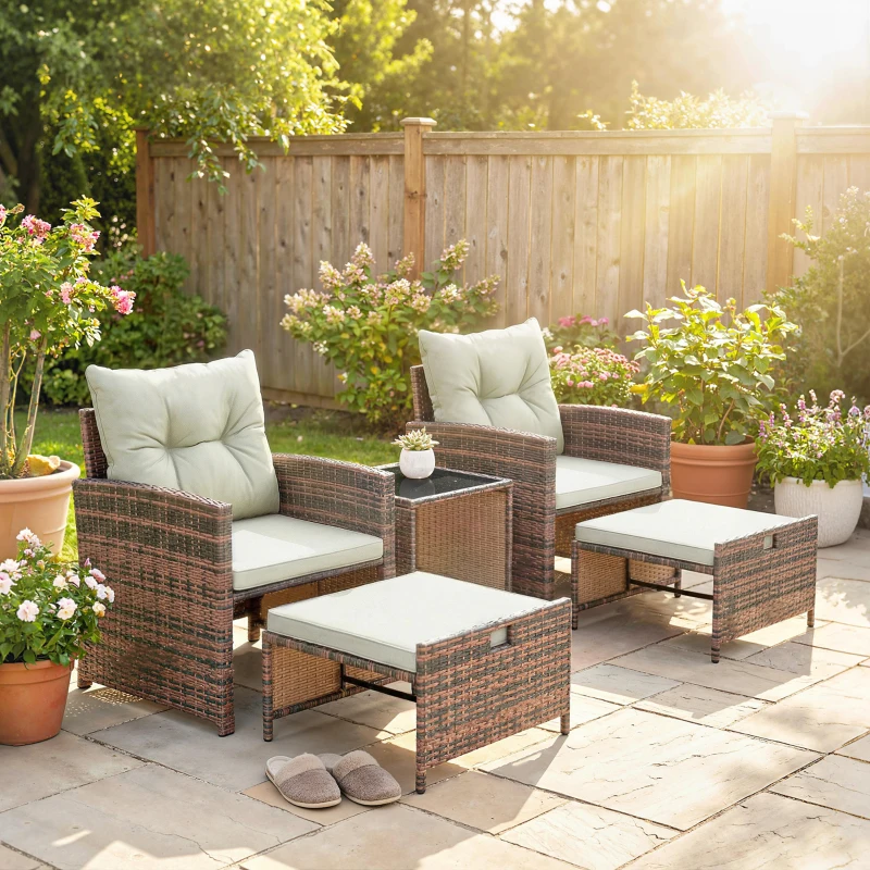 Outsunny Set da Esterno in Rattan e Acciaio 5pz con 2 Pouf, 2 Sedie e Tavolino da Caffè a 2 Livelli, Marrone e Crema