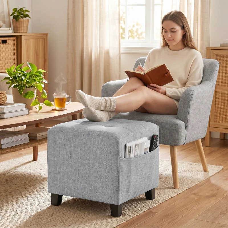 HOMCOM Quadratischer Hocker, kleiner Ottoman mit Seitentasche, Fußstütze aus Stoff in Leinenoptik mit Gummibaumholzbeinen, Hellgrau