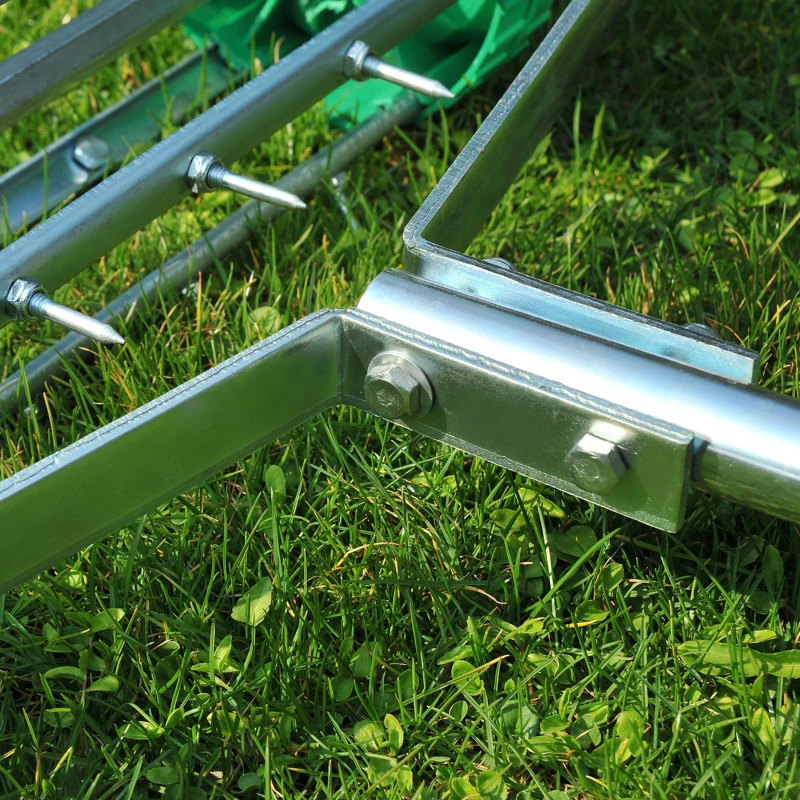 Outsunny gazonbeluchter handvat lengte verstelbaar handverticuteer gazonbeluchter spiked roller gazon rollende gazonbeluchter onderhoud tuin verzinkte buis groen + zilver 135 x 42,5 x 15 cm