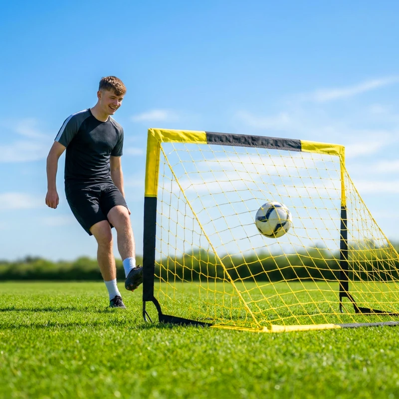 SPORTNOW Poartă de fotbal Pop-up portabilă și pliabilă cu 4 țăruși și husă de transport, fără montaj, 150x110x110cm, galben