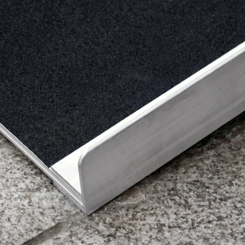 HOMCOM Rampă portabilă pliabilă pentru scaun cu rotile, 91x72 cm, din aluminiu, 270 kg, argintie