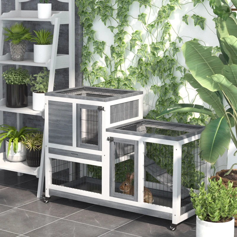 PawHut Clapier à lapin sur roulettes cage à lapin intérieur extérieur 2 étages 2 portes verrouillables 2 plateaux coulissants rampe bois de sapin gris blanc