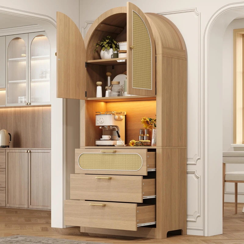 Vitrine moderna curvada, portas em rattan e fixação anti-tombamento, 80x35x180 cm, Cor natural