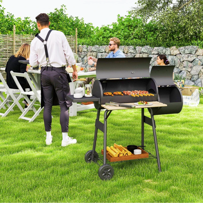 Outsunny Smoker Grill BBQ Holzkohlengrill Grillwagen Multifunktion mit 2 x Brennkammer Schornstein Metall + Tannenholz Schwarz 124 x 53 x 104 cm