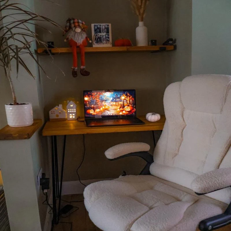 Vinsetto Boucle Six-Point Massage Office Chair - White